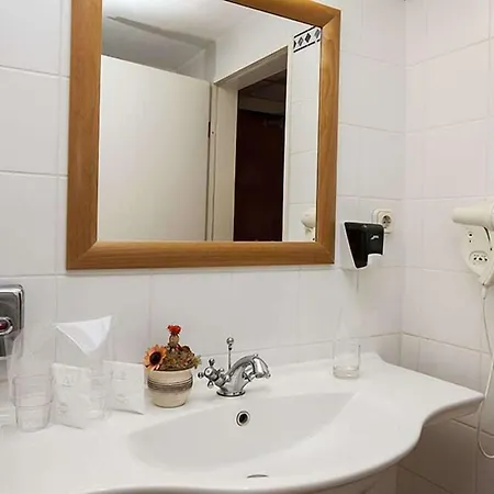 Ξενοδοχείο Mediterran 4*